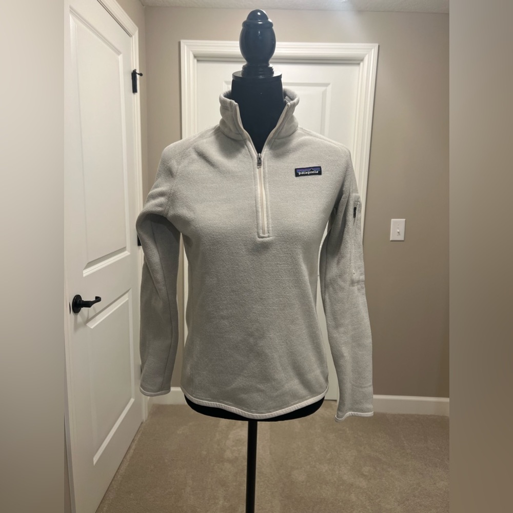 Womens beige Patagonia pullover, size small
